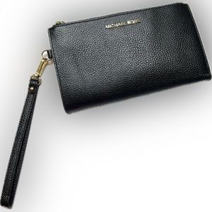 🌸Michael Kors Large Jet Set Travel Wristlet